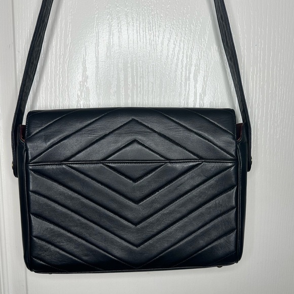 🚫SOLD🚫 Vintage Chanel Envelope Turnlock Lambskin Bag - Picture 7 of 16